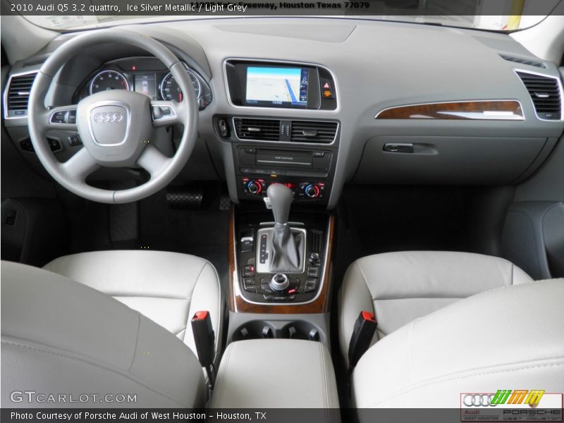 Ice Silver Metallic / Light Grey 2010 Audi Q5 3.2 quattro