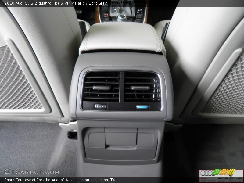 Ice Silver Metallic / Light Grey 2010 Audi Q5 3.2 quattro