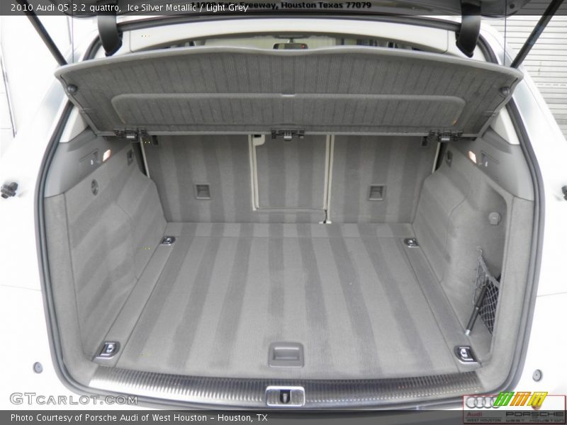 Ice Silver Metallic / Light Grey 2010 Audi Q5 3.2 quattro