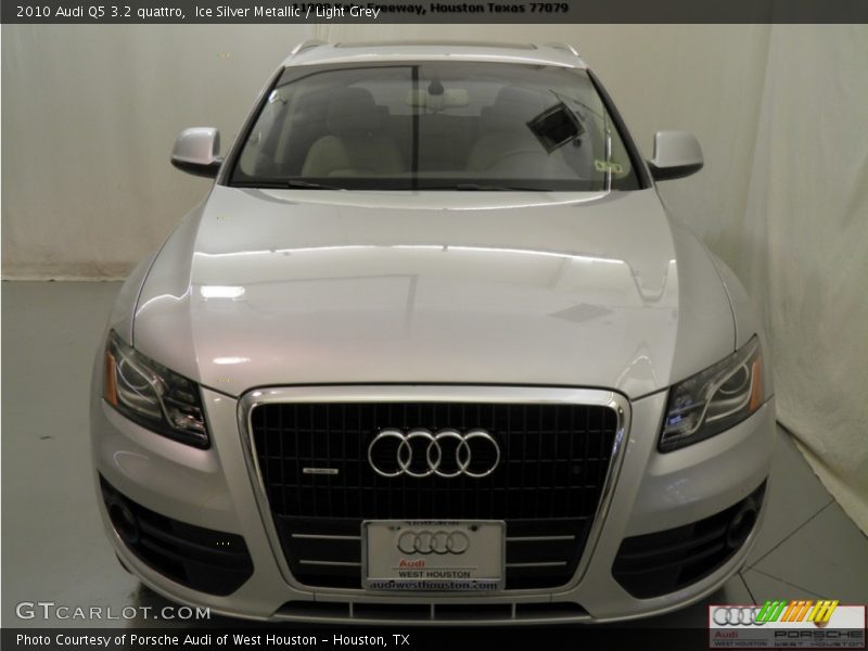 Ice Silver Metallic / Light Grey 2010 Audi Q5 3.2 quattro