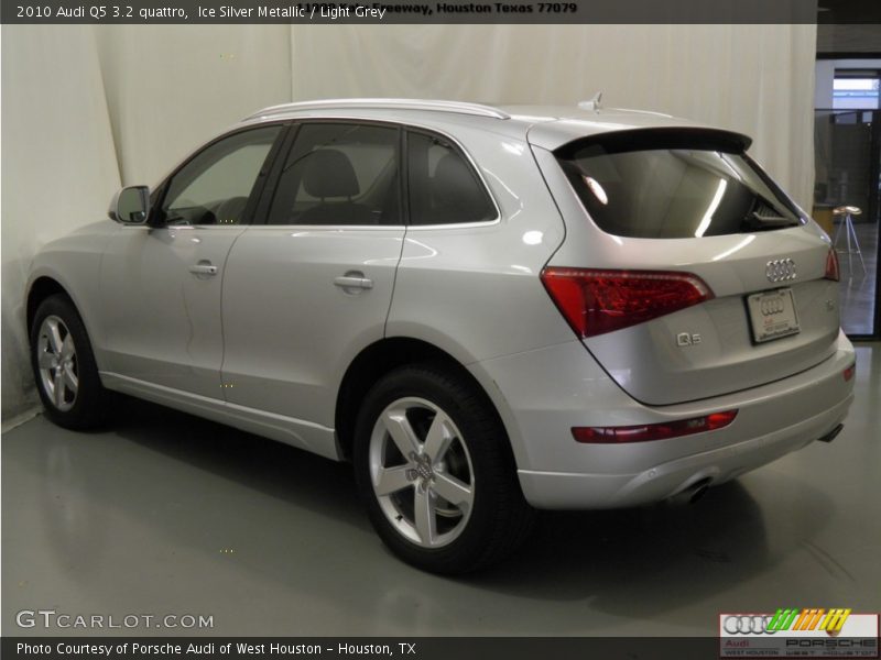Ice Silver Metallic / Light Grey 2010 Audi Q5 3.2 quattro
