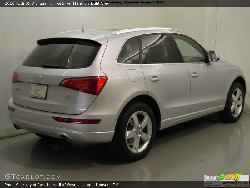 Ice Silver Metallic / Light Grey 2010 Audi Q5 3.2 quattro
