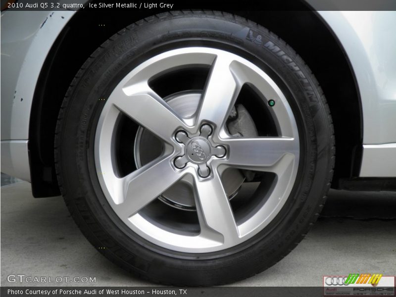Ice Silver Metallic / Light Grey 2010 Audi Q5 3.2 quattro
