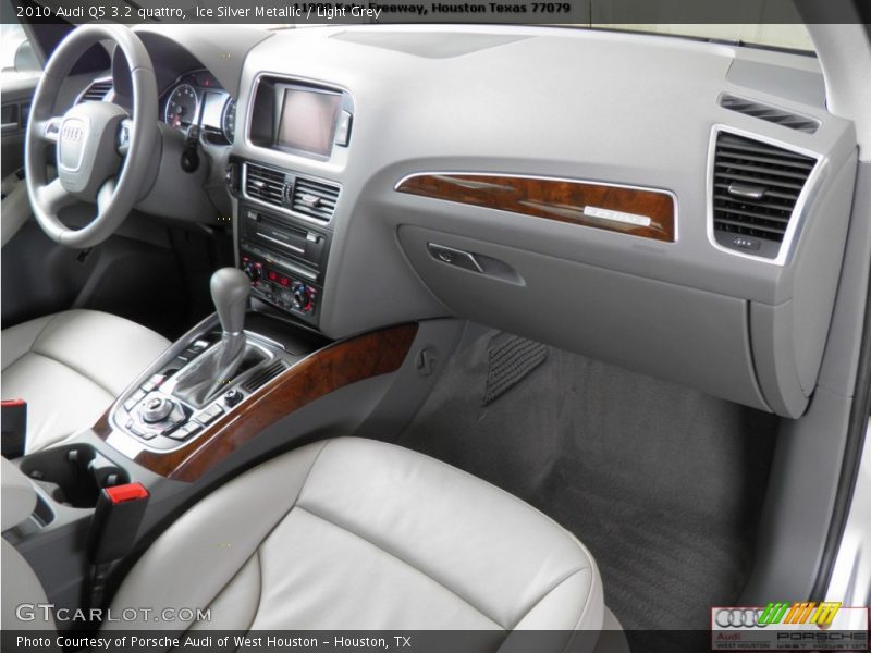 Ice Silver Metallic / Light Grey 2010 Audi Q5 3.2 quattro