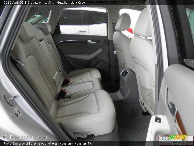 Ice Silver Metallic / Light Grey 2010 Audi Q5 3.2 quattro