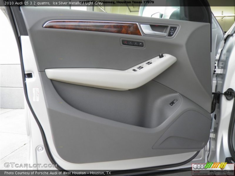 Ice Silver Metallic / Light Grey 2010 Audi Q5 3.2 quattro