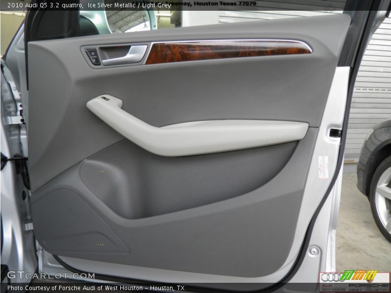 Ice Silver Metallic / Light Grey 2010 Audi Q5 3.2 quattro