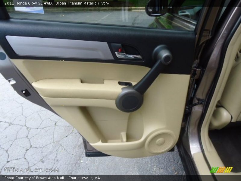 Urban Titanium Metallic / Ivory 2011 Honda CR-V SE 4WD
