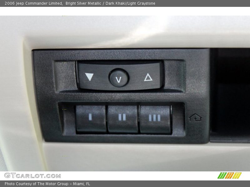 Bright Silver Metallic / Dark Khaki/Light Graystone 2006 Jeep Commander Limited
