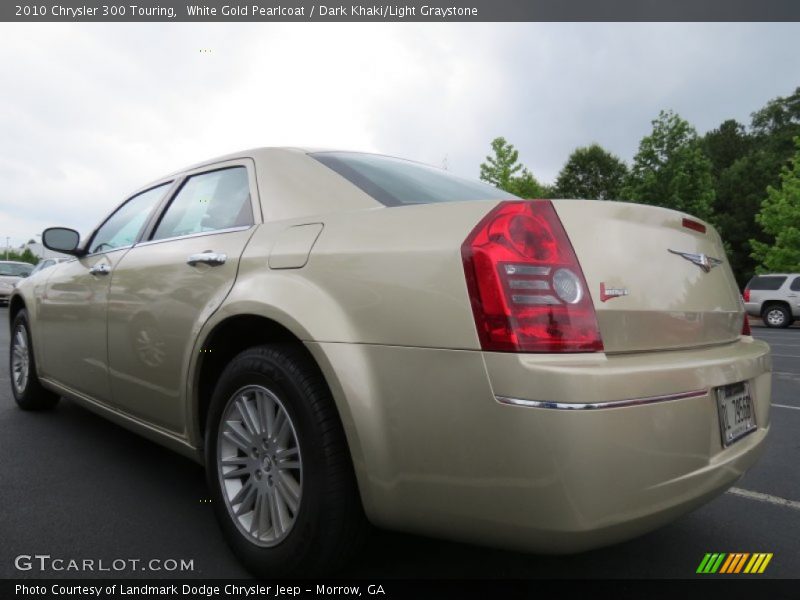 White Gold Pearlcoat / Dark Khaki/Light Graystone 2010 Chrysler 300 Touring