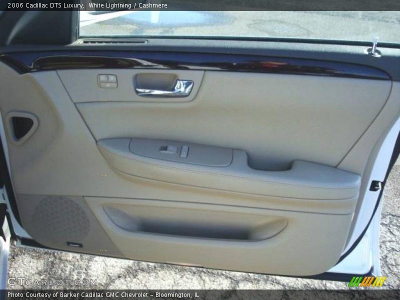 White Lightning / Cashmere 2006 Cadillac DTS Luxury