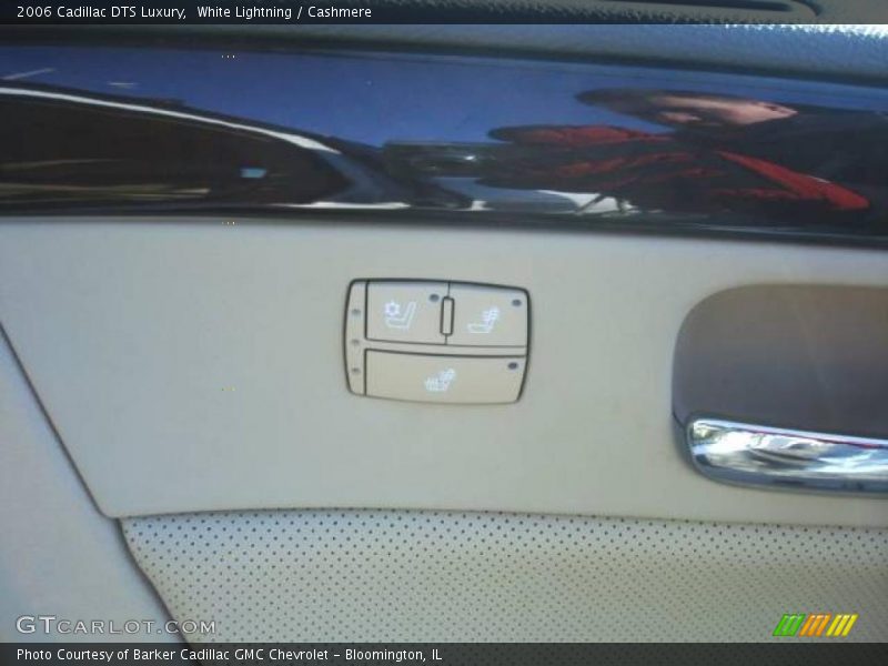 White Lightning / Cashmere 2006 Cadillac DTS Luxury