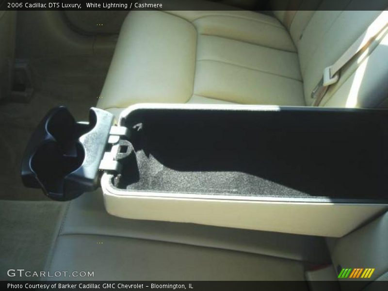 White Lightning / Cashmere 2006 Cadillac DTS Luxury