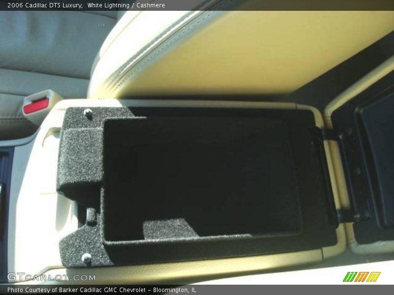 White Lightning / Cashmere 2006 Cadillac DTS Luxury