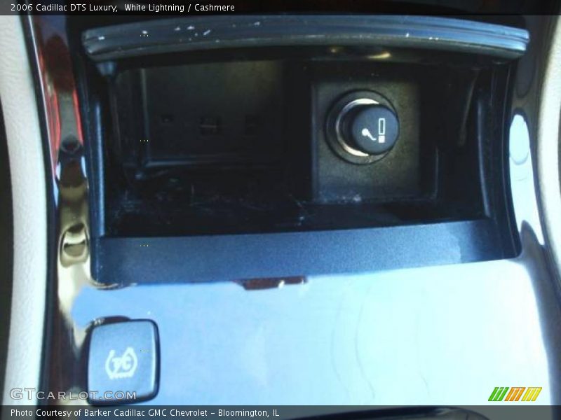 White Lightning / Cashmere 2006 Cadillac DTS Luxury