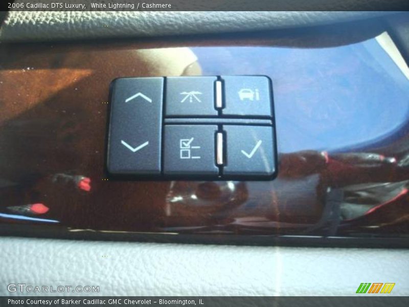 White Lightning / Cashmere 2006 Cadillac DTS Luxury