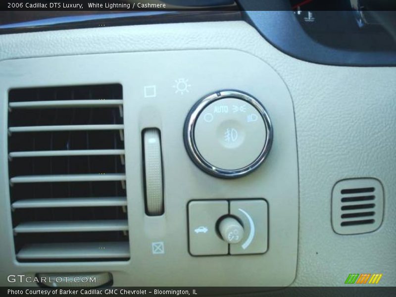White Lightning / Cashmere 2006 Cadillac DTS Luxury