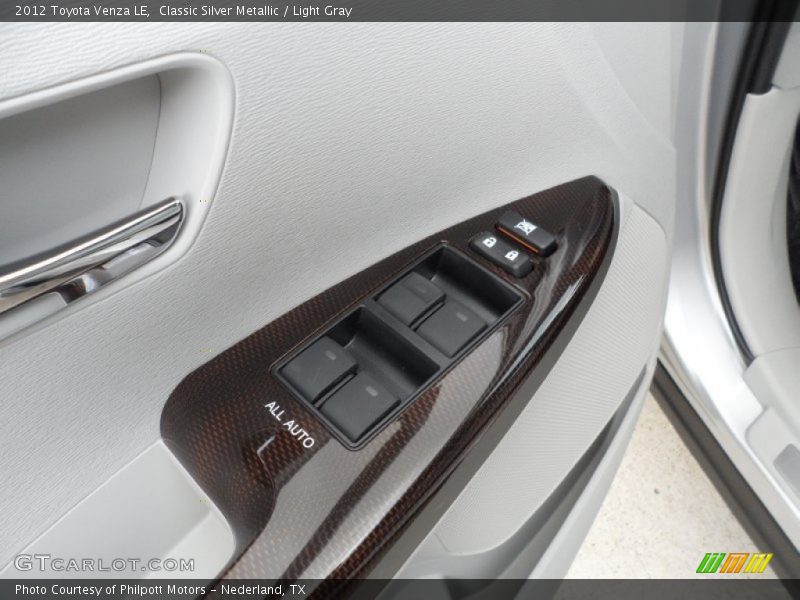 Classic Silver Metallic / Light Gray 2012 Toyota Venza LE