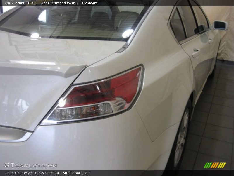White Diamond Pearl / Parchment 2009 Acura TL 3.5