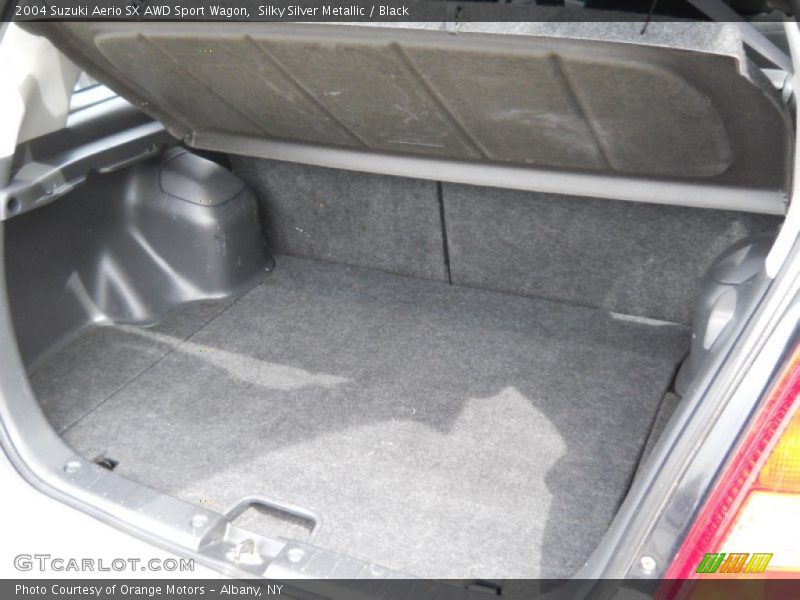  2004 Aerio SX AWD Sport Wagon Trunk