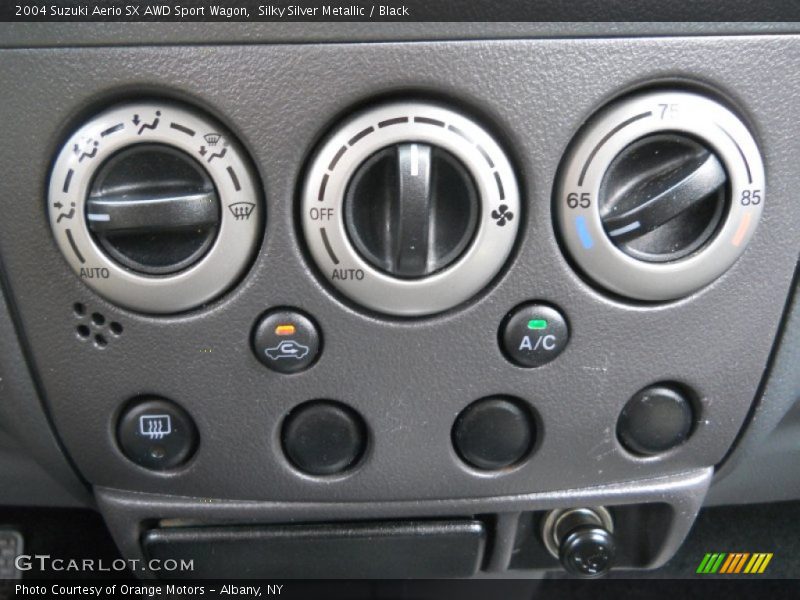 Controls of 2004 Aerio SX AWD Sport Wagon