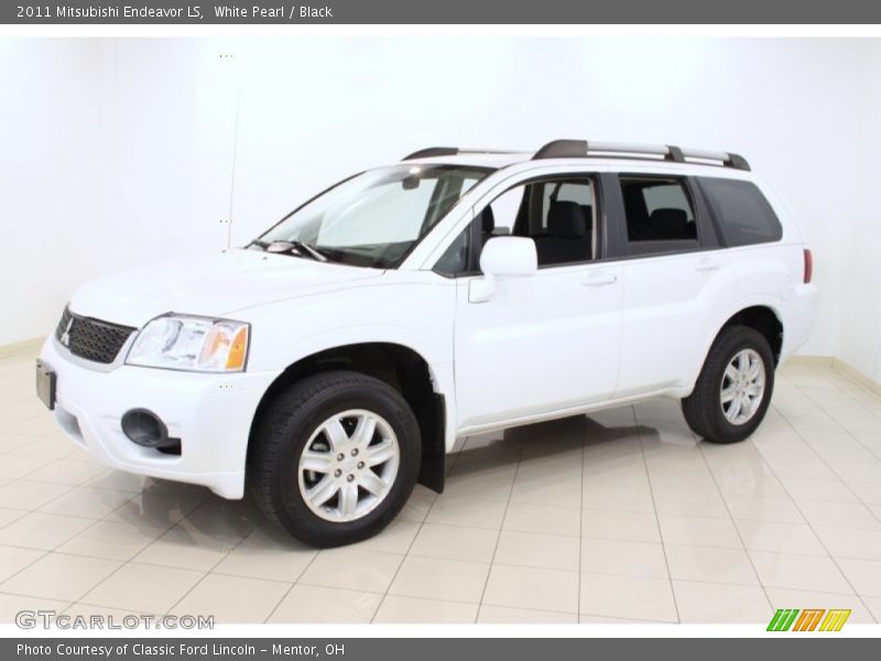 White Pearl / Black 2011 Mitsubishi Endeavor LS