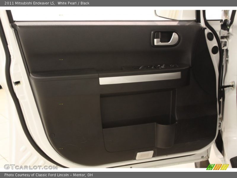 White Pearl / Black 2011 Mitsubishi Endeavor LS