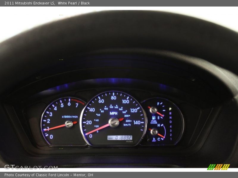 White Pearl / Black 2011 Mitsubishi Endeavor LS