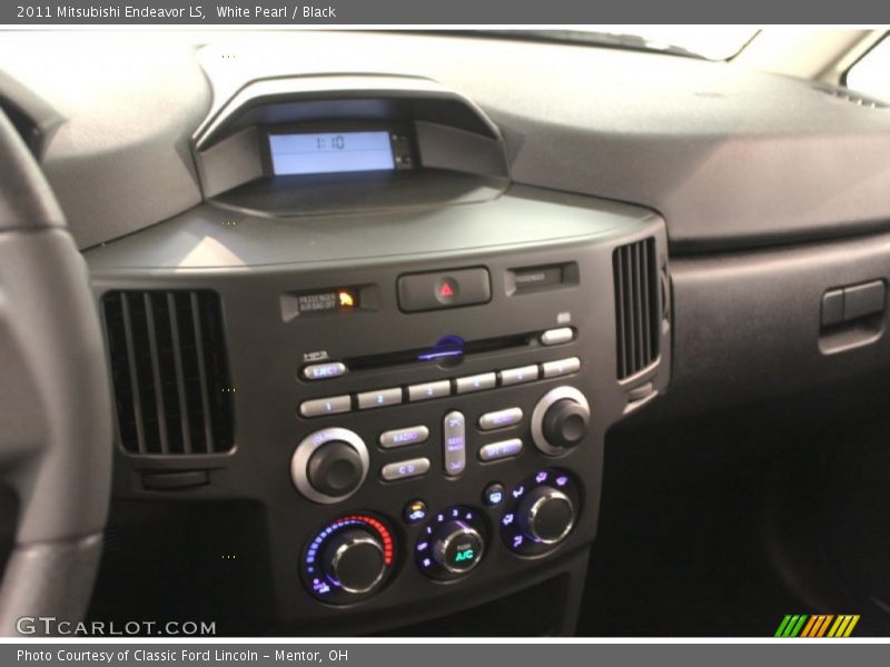 White Pearl / Black 2011 Mitsubishi Endeavor LS