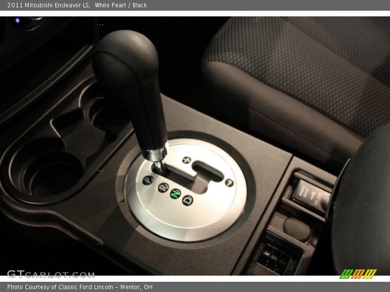 White Pearl / Black 2011 Mitsubishi Endeavor LS