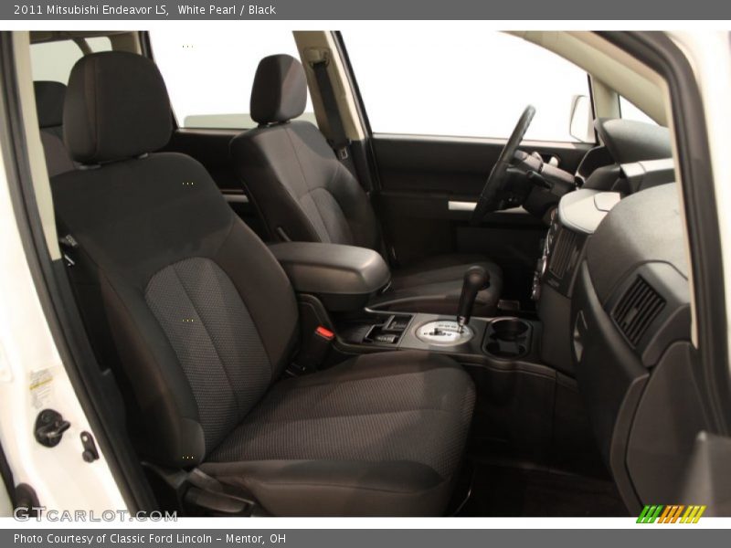 White Pearl / Black 2011 Mitsubishi Endeavor LS