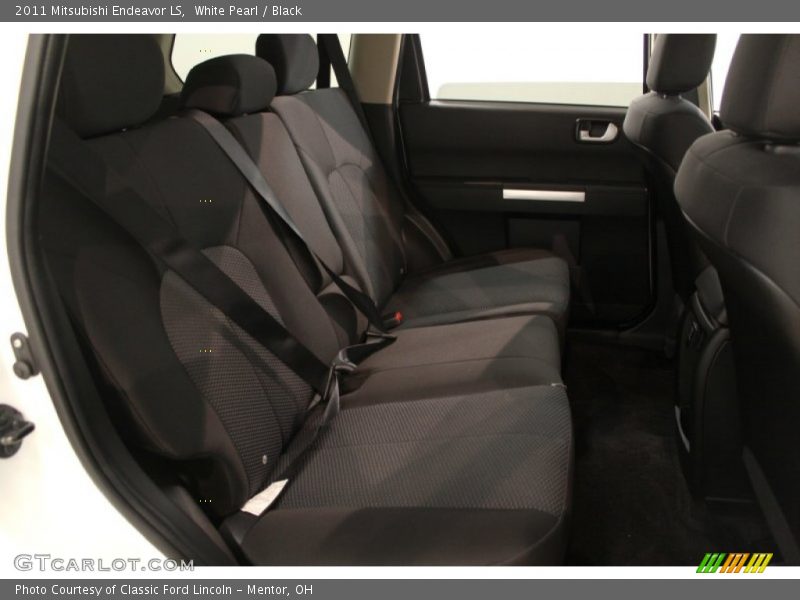 White Pearl / Black 2011 Mitsubishi Endeavor LS