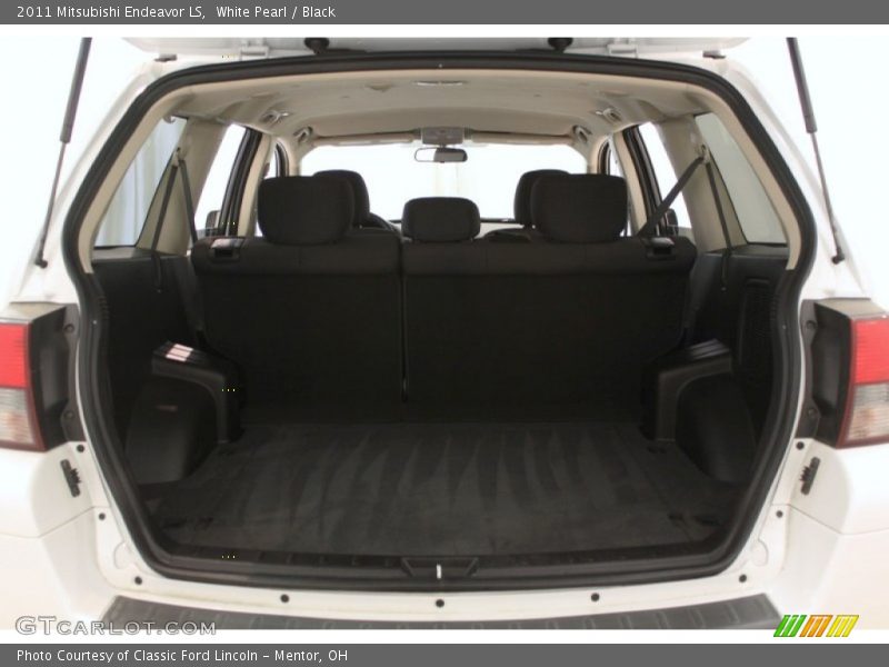 White Pearl / Black 2011 Mitsubishi Endeavor LS