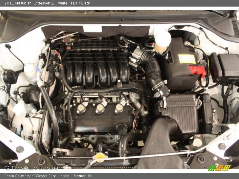 White Pearl / Black 2011 Mitsubishi Endeavor LS
