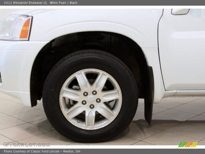 White Pearl / Black 2011 Mitsubishi Endeavor LS