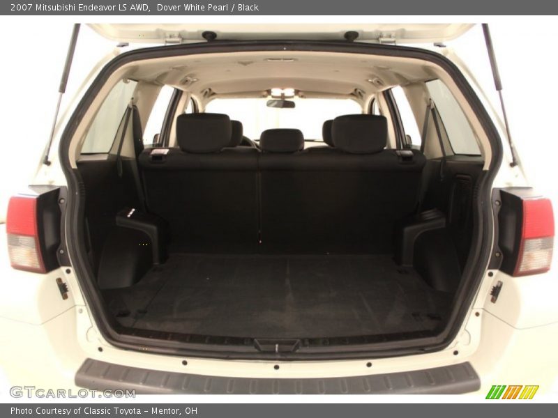 Dover White Pearl / Black 2007 Mitsubishi Endeavor LS AWD
