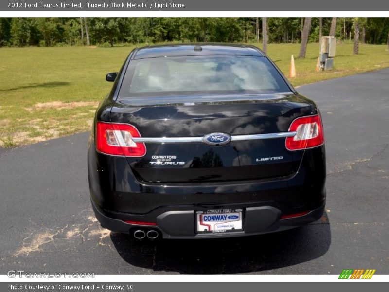 Tuxedo Black Metallic / Light Stone 2012 Ford Taurus Limited