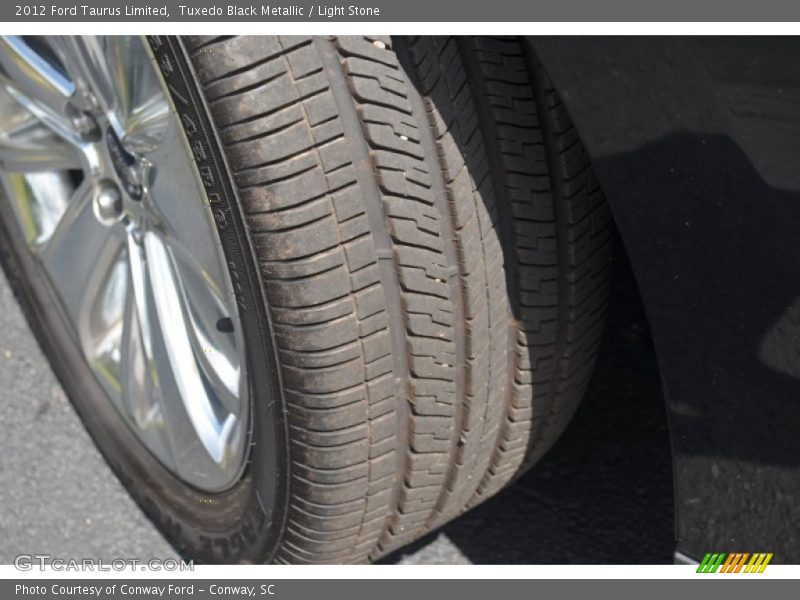 Tuxedo Black Metallic / Light Stone 2012 Ford Taurus Limited