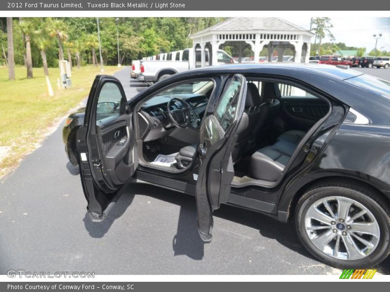 Tuxedo Black Metallic / Light Stone 2012 Ford Taurus Limited