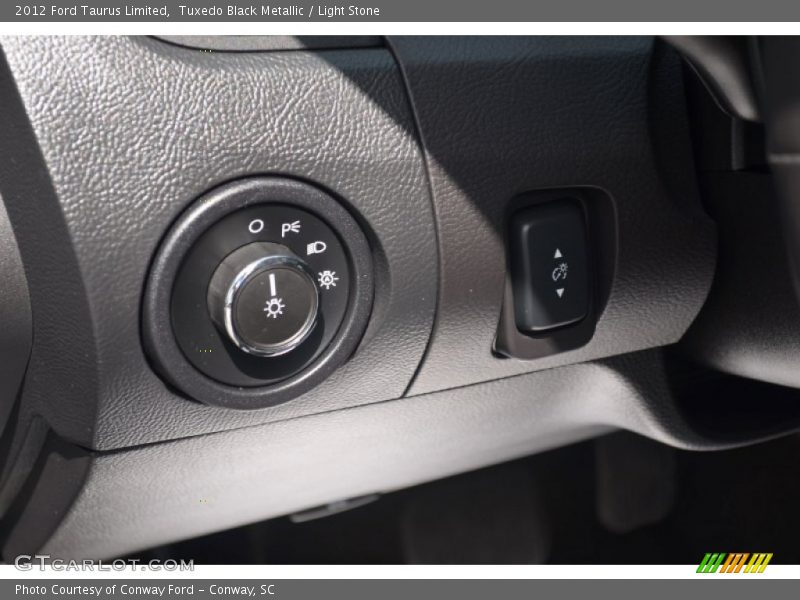 Tuxedo Black Metallic / Light Stone 2012 Ford Taurus Limited