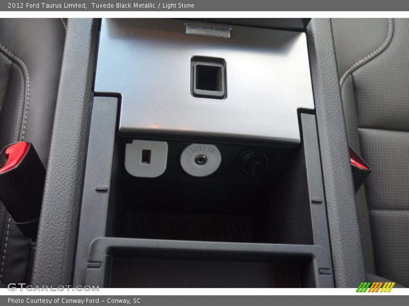 Tuxedo Black Metallic / Light Stone 2012 Ford Taurus Limited
