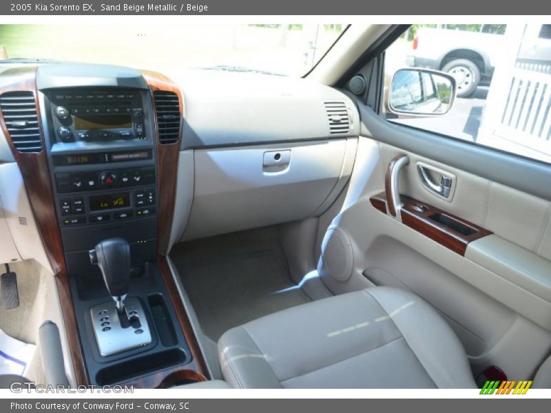Sand Beige Metallic / Beige 2005 Kia Sorento EX