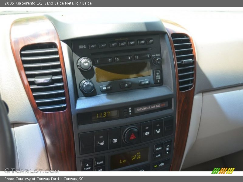 Sand Beige Metallic / Beige 2005 Kia Sorento EX