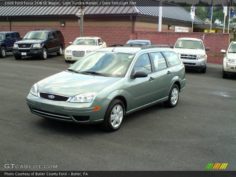Light Tundra Metallic / Dark Flint/Light Flint 2006 Ford Focus ZXW SE Wagon