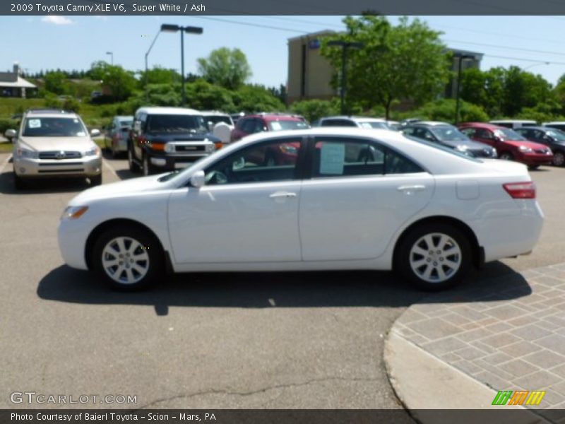 Super White / Ash 2009 Toyota Camry XLE V6