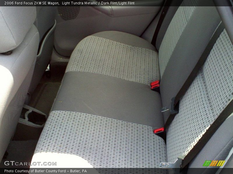 Light Tundra Metallic / Dark Flint/Light Flint 2006 Ford Focus ZXW SE Wagon