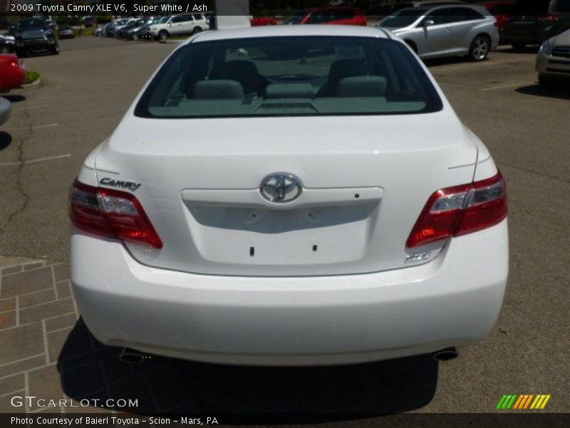 Super White / Ash 2009 Toyota Camry XLE V6