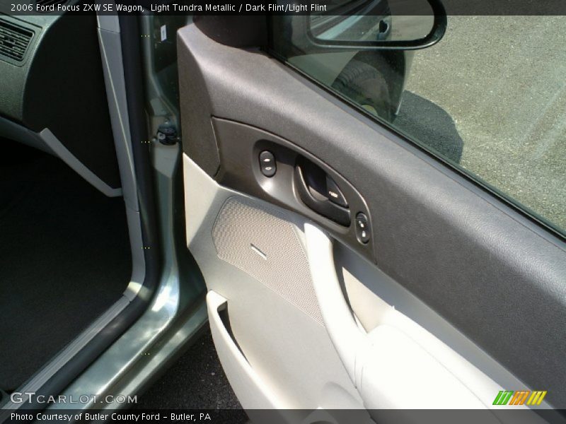Light Tundra Metallic / Dark Flint/Light Flint 2006 Ford Focus ZXW SE Wagon