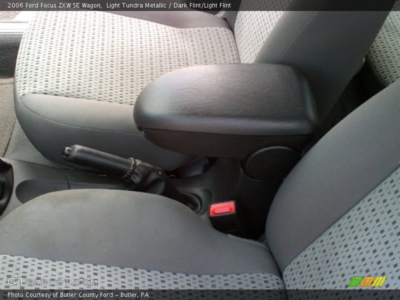 Light Tundra Metallic / Dark Flint/Light Flint 2006 Ford Focus ZXW SE Wagon