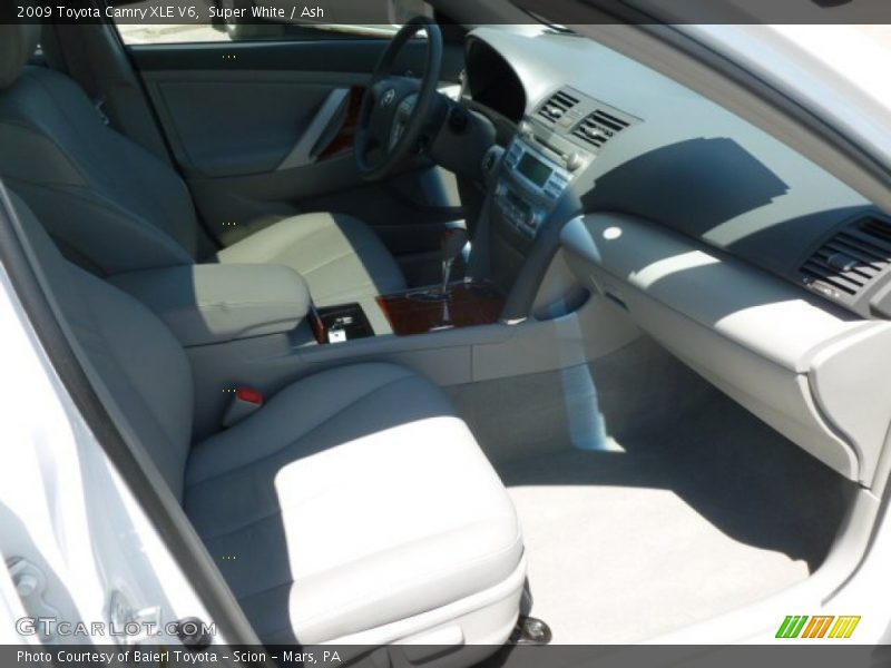 Super White / Ash 2009 Toyota Camry XLE V6
